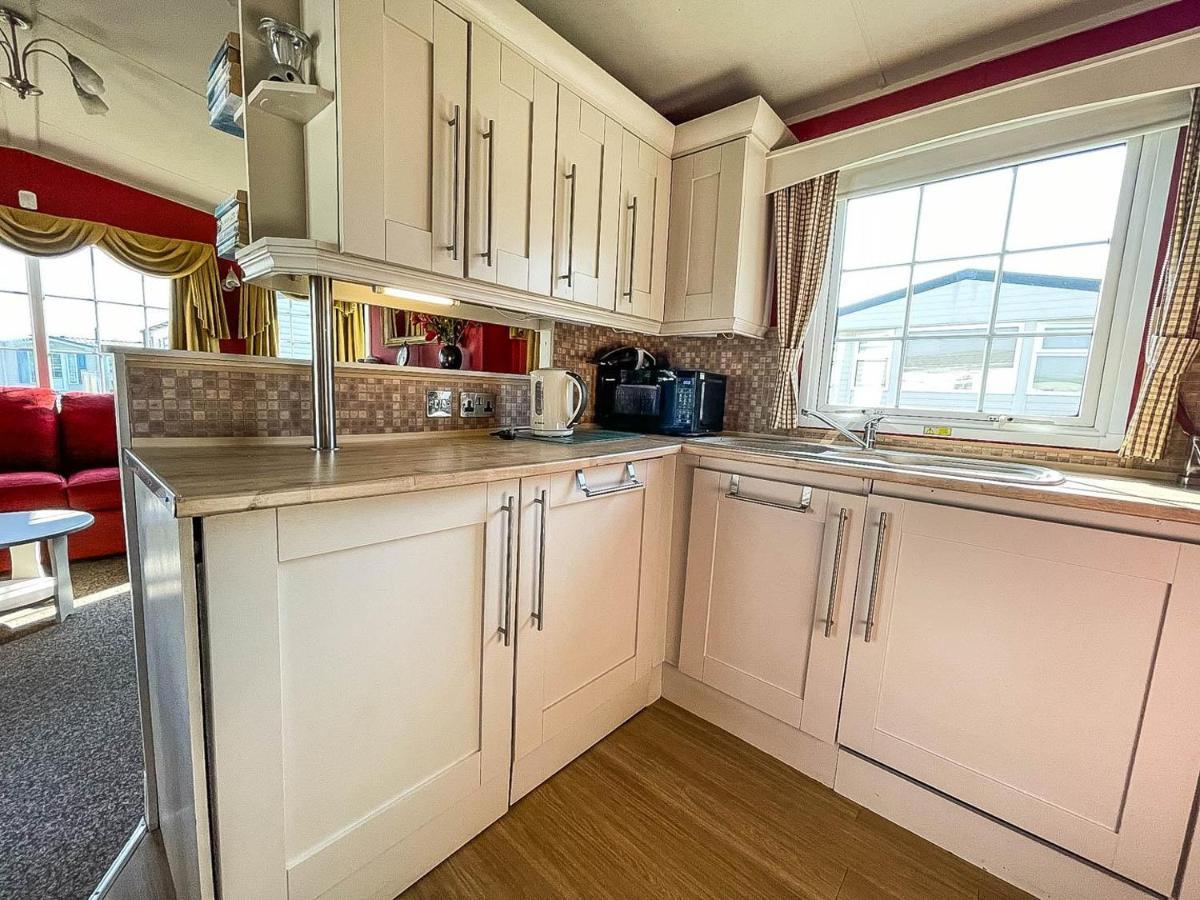 Superb Caravan With Decking Nearby Scratby Beach In Norfolk Ref 50030H 大雅茅斯 外观 照片